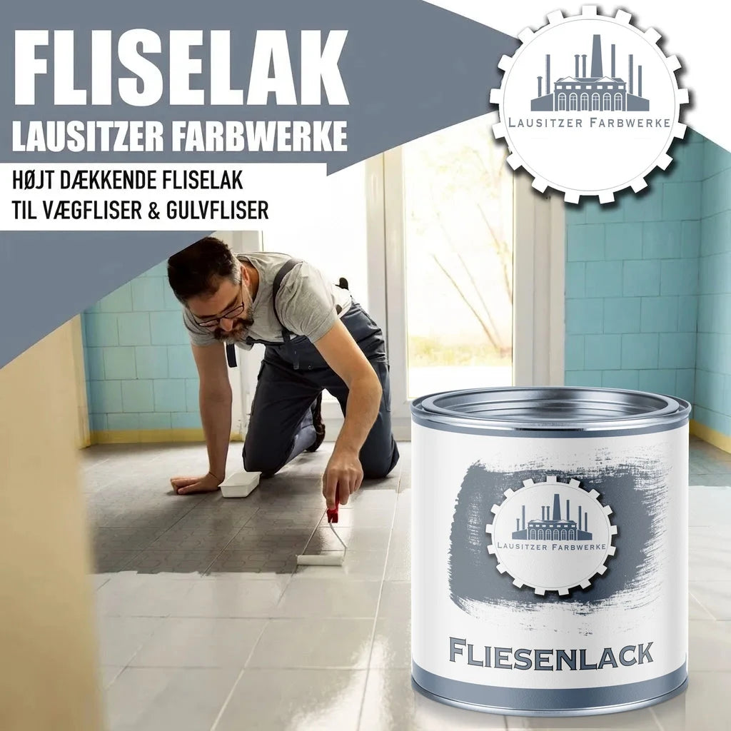 Mand maler fliser med "Fliesenlack" fra Lausitzer Farbwerke. Højtdækkende fliselak til væg- og gulvfliser.