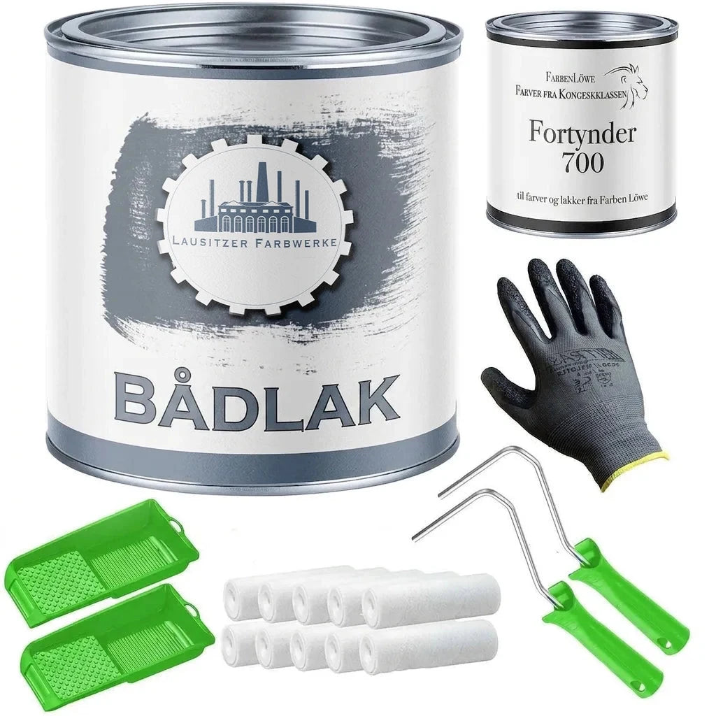Komplet sæt til bådlakering med båd lak, fortynder, malerbakker, malerruller og handsker.
